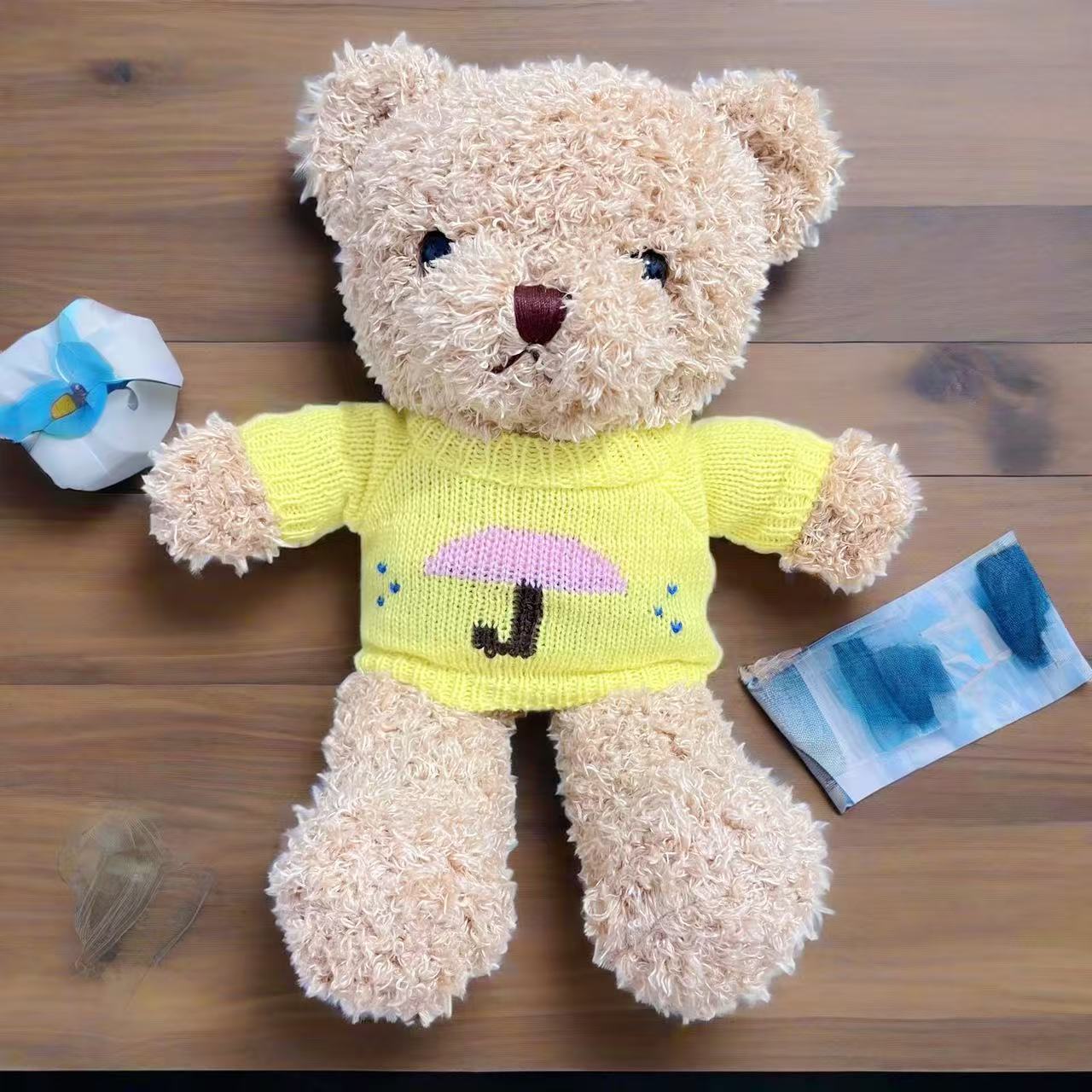 Small umbrella yellow sweater seaweed bear