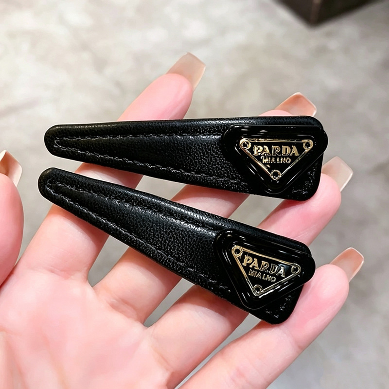 New versatile black leather hair clips, side clips for women, Korean and Japanese style, lightweight and luxurious, for side-swept bangs and stray hairs