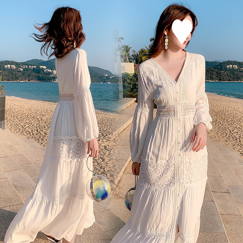 实拍2020新款海边度假沙滩裙V领高腰长裙显瘦白色镂空蕾丝连衣裙