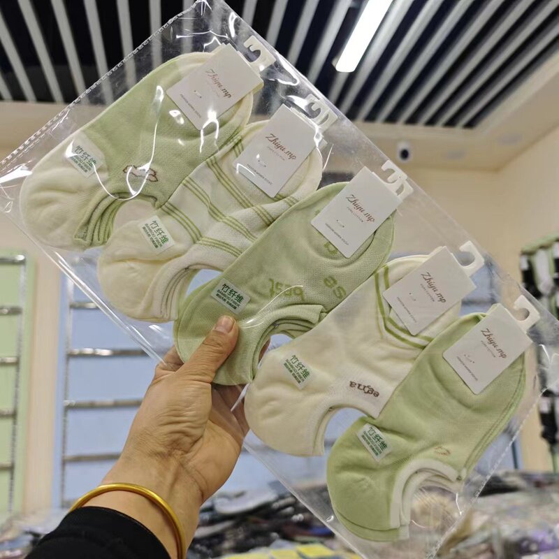 Spring and summer men's and women's short socks, fresh Japanese and Korean style student socks, college style low waist socks in stock