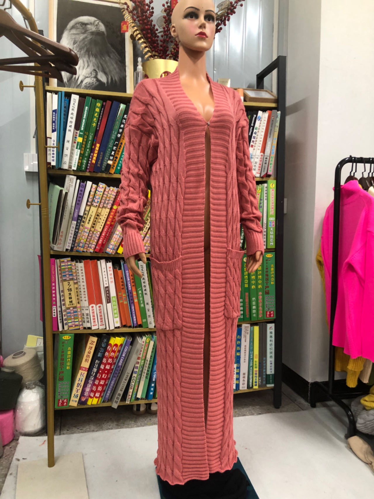 2025 nuevo otoño e invierno Amazon ropa de mujer europea y americana moda bolsillo cárdigan casual suéter de manga larga largo color sólido exterior