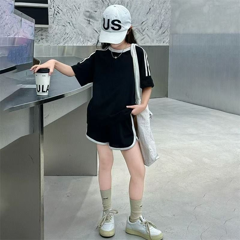 Trajes para niños y niñas verano 2025 nuevo estilo estilo occidental, pantalones cortos de manga corta para estudiantes universitarios, traje casual de verano de dos piezas