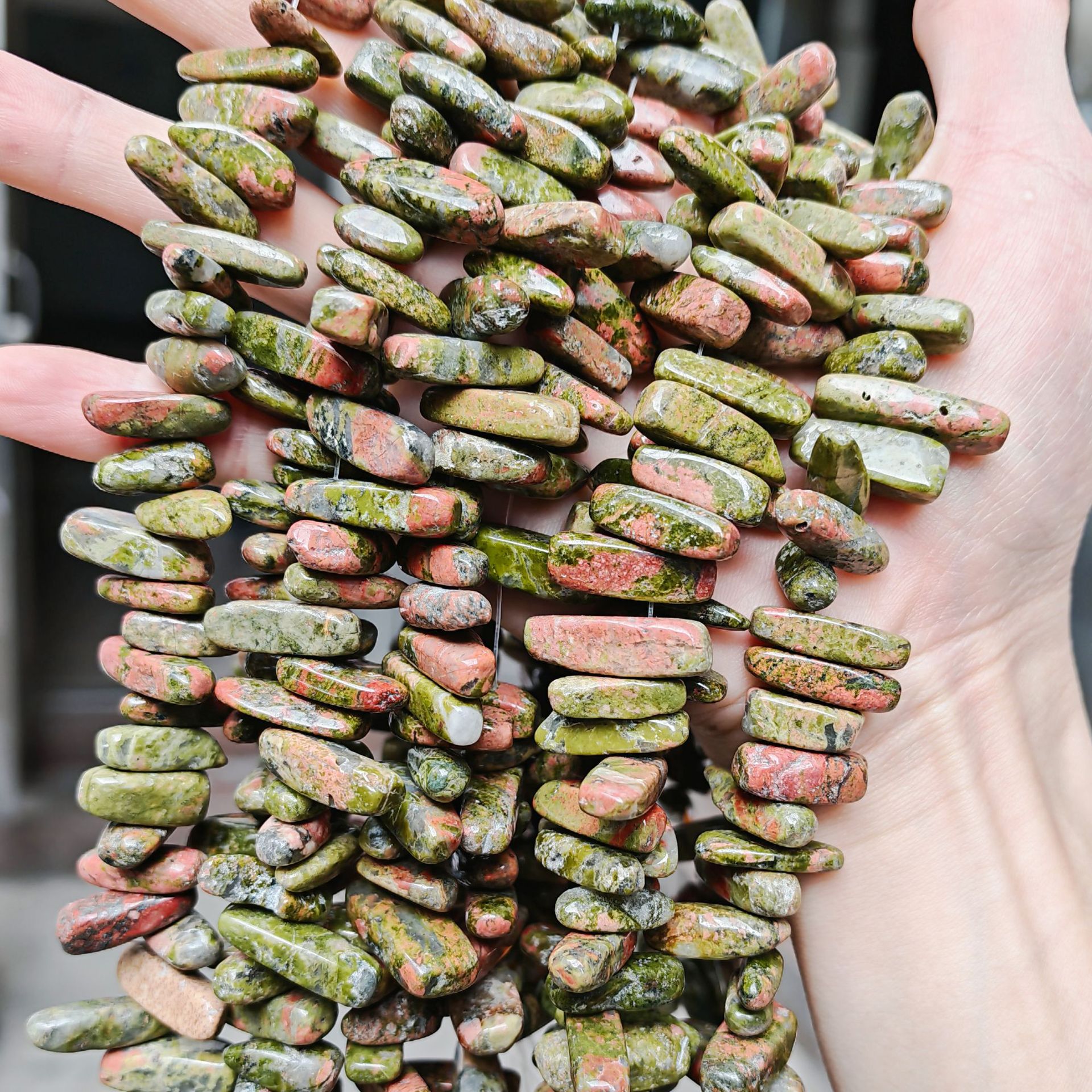 Piedra natural cristal natural piedra triturada sin forma tres o siete cabezas cuentas sueltas productos semiacabados joyas de bricolaje accesorios de cuentas al por mayor