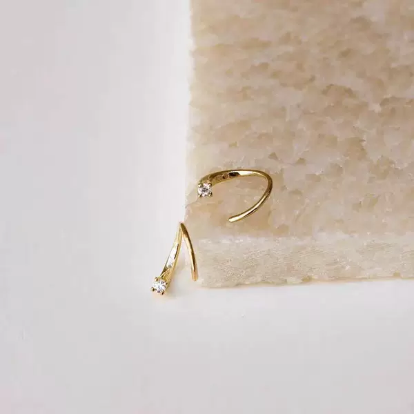 Comet in Rotation S999 Pure Silver Niche Design Earrings for Women Ear Care Fashion Hoop Earrings with a High-End Feel