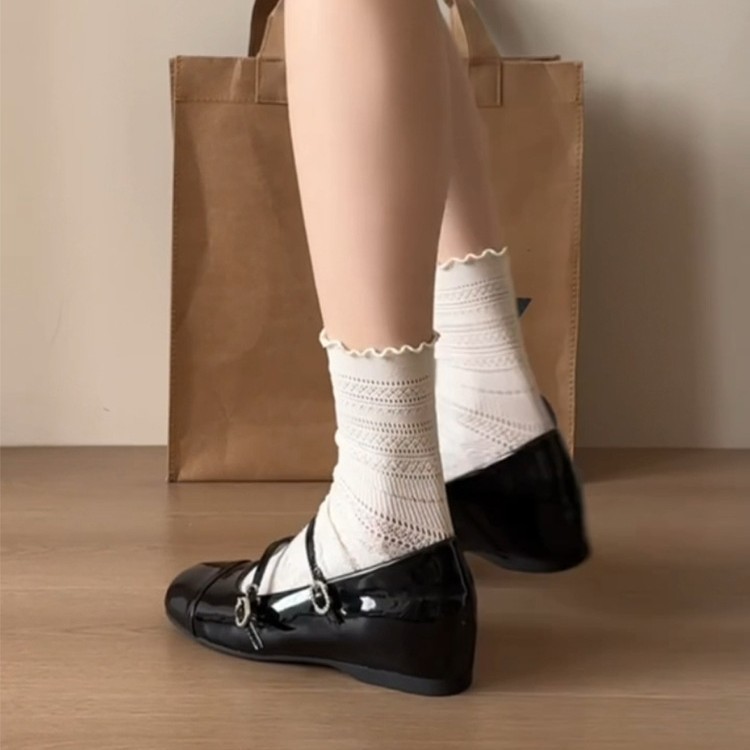 Zapatos negros franceses de fragancia para mujeres 2026 primavera nuevo estilo universal superficial retrógrado interior de altura zapatos marizhen