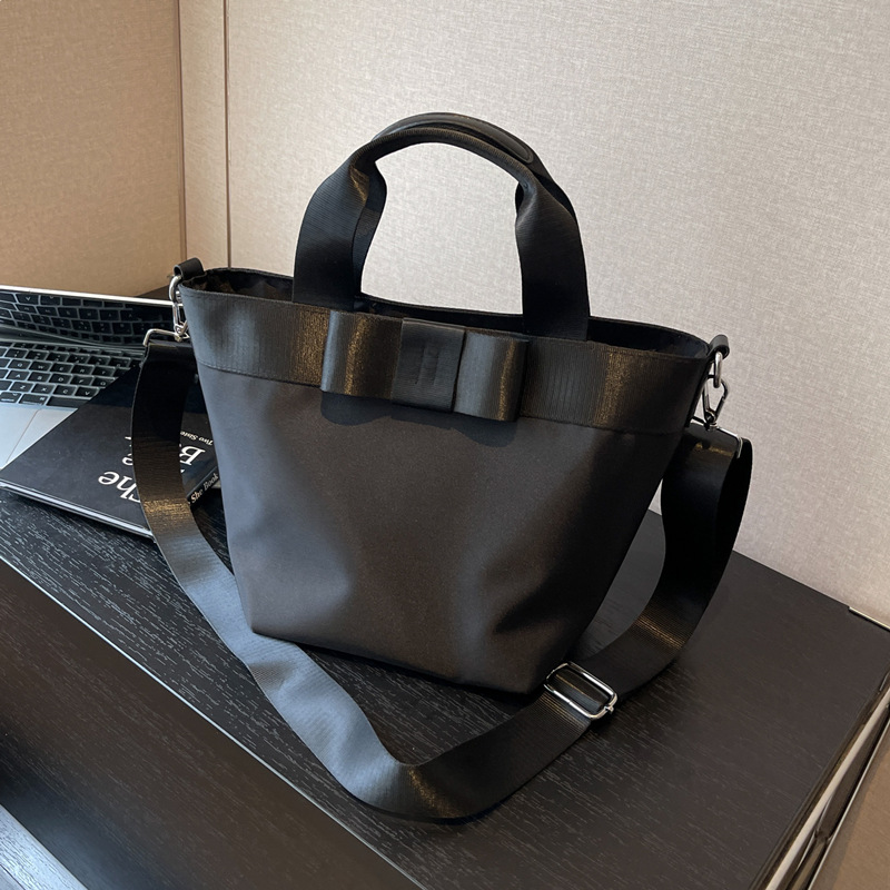 Vegetable basket, bucket bag, women's 2024 new high-capacity commuting handbag, niche and versatile nylon fabric_voghion.com