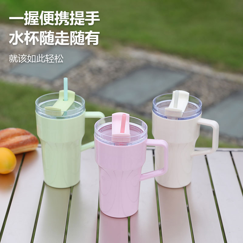 Fábrica directa para el nuevo 22oz taza de automóvil de plástico con mango de taza de agua portátil cariñosa taza de paja