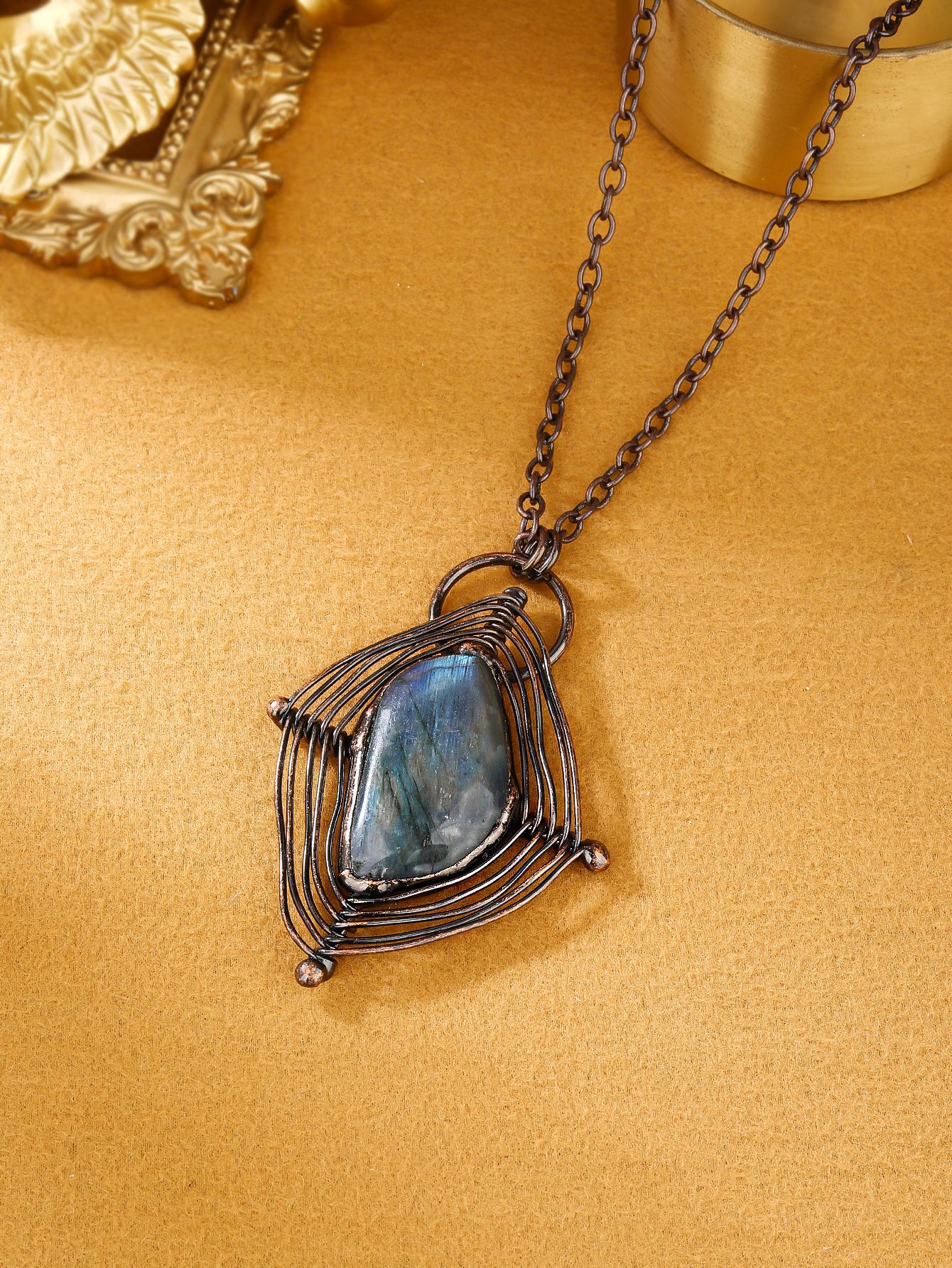 Labradorite, Copper Material Geometric Pattern Ethnic Style Geometric Labradorite Copper Labradorite Cable Chain Pendant Necklace In Bulk