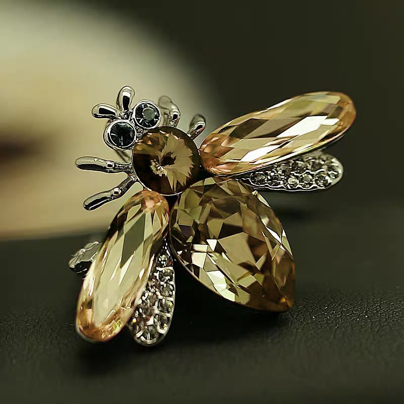 Nuevo vidrio abeja broche moda insecto rhinestone ramillete de las mujeres traje accesorios pin al por mayor