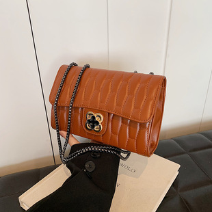 Rhomboid Chain 2024 Early Autumn New Fashionable Retro Popular Personalized Casual Shoulder Crossbody Small Square Bag for Women