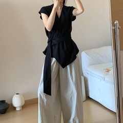 大方得体穿搭2025超火老钱通勤夏装一整套黑色无袖衬衫裤子两件套