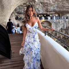 2025国境を越えた新型肩を露出した欧米の女装ファッション雪紡織プリント仙気の長いスタイルのタキシードワンピース