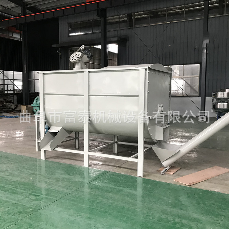 大型饲料搅拌机2