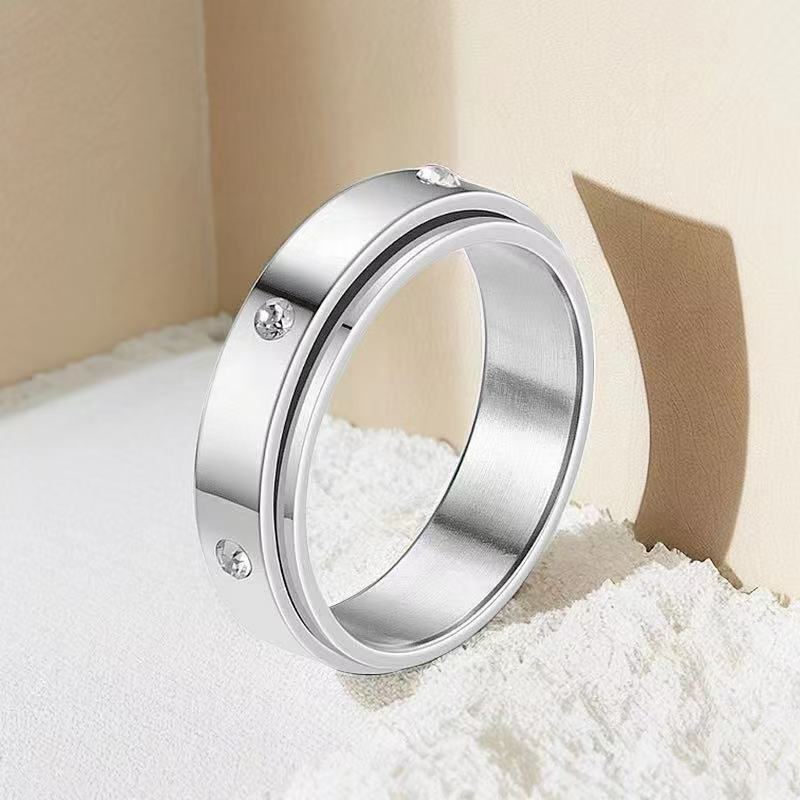 Anillo de acero inoxidable que no se desvanece ins moda masculina giratoria anillo de acero de titanio de nicho frío de los hombres liso