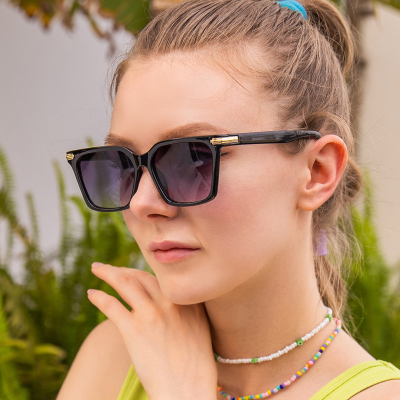 Sunglasses Classification PC, UV400 Protection Lens Material Fashion Gradient Color PC UV400 Protection Square Full Frame Women's Sunglasses
