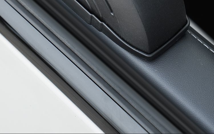 Unique car-mounted metal ashtray, anti-ash flying, 6-in-1 ashtray for car doors and interior, prevents ash from flying around, creative new design
