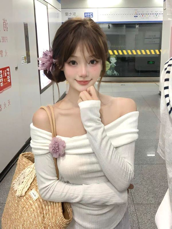 纯欲一字肩花朵长袖针织女秋季设计感小众修身显瘦甜辣妹别致上衣|undefined