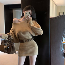 时尚小众精致斜肩长袖一字肩纯欲修身显瘦收腰包臀针织连衣裙