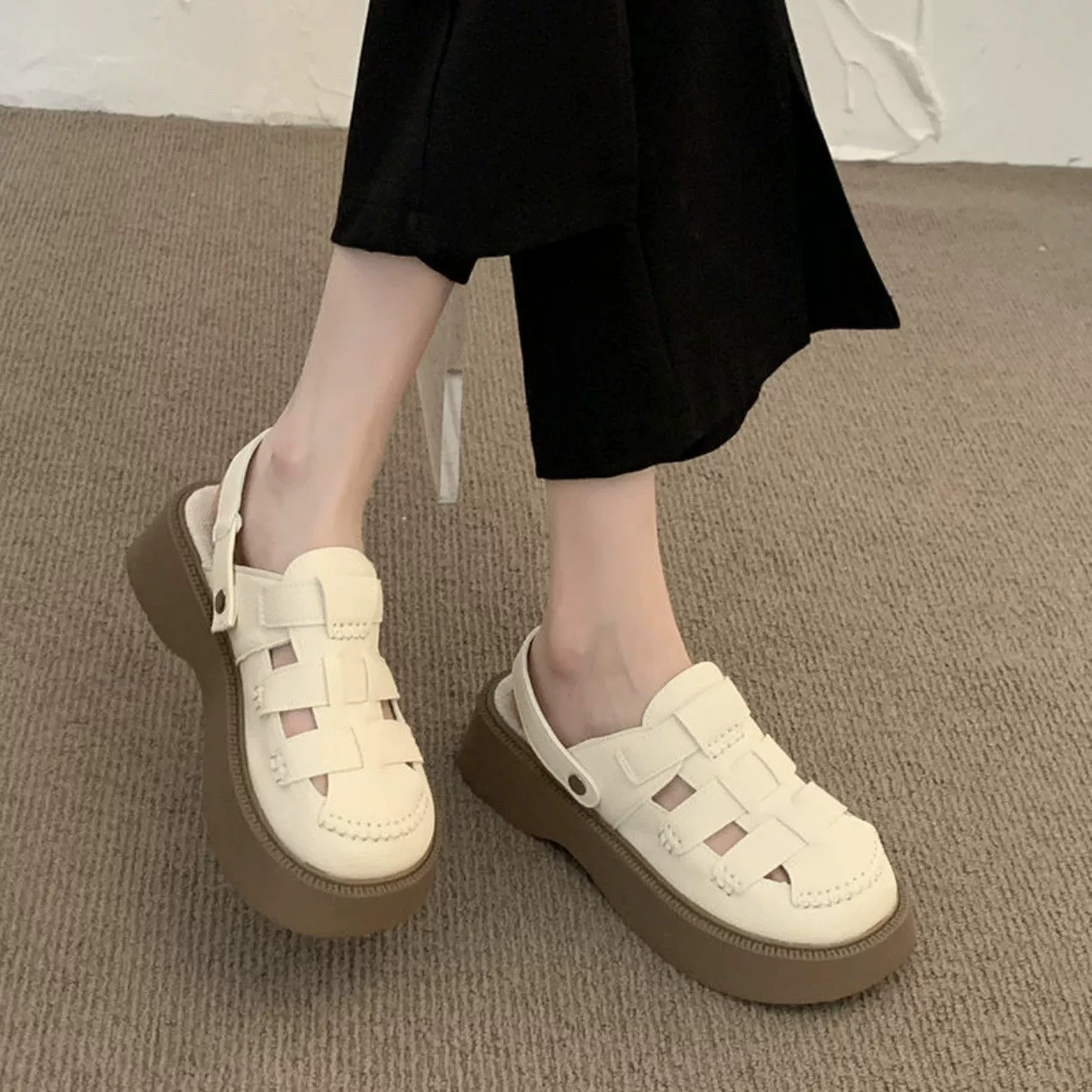 Женские сандалии Baotou, летние новые полутапочки на плоской подошве с вырезами, 2024, универсальная повседневная и удобная обувь на мягкой подошве