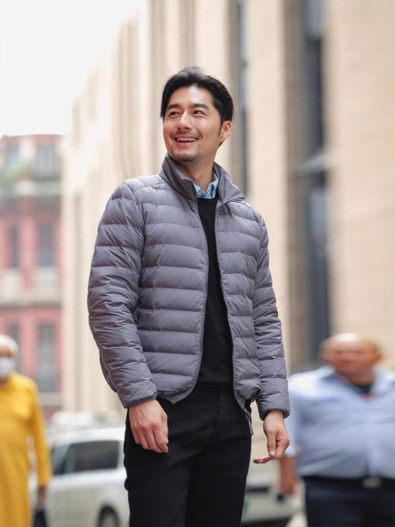 Transfronterizo sin costuras prensado chaqueta de plumón ligera hombre corto nuevo estilo de invierno moda guapo chaqueta con capuchón casual