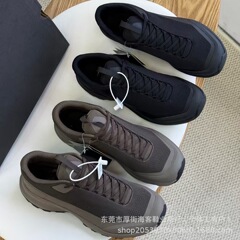 东莞製！2025年新作 四季対応 メッシュ通気性ランニングシューズ アウトドア防水 クロスカントリー スポーツカジュアル 多用途 メンズシューズ