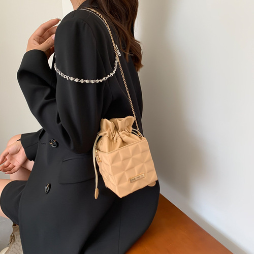 Lifestyle Women's Bag  Summer Fresh and Retro Crossbody Bag Elegant and Beautiful Fashion Shoulder and Crossbody Bag