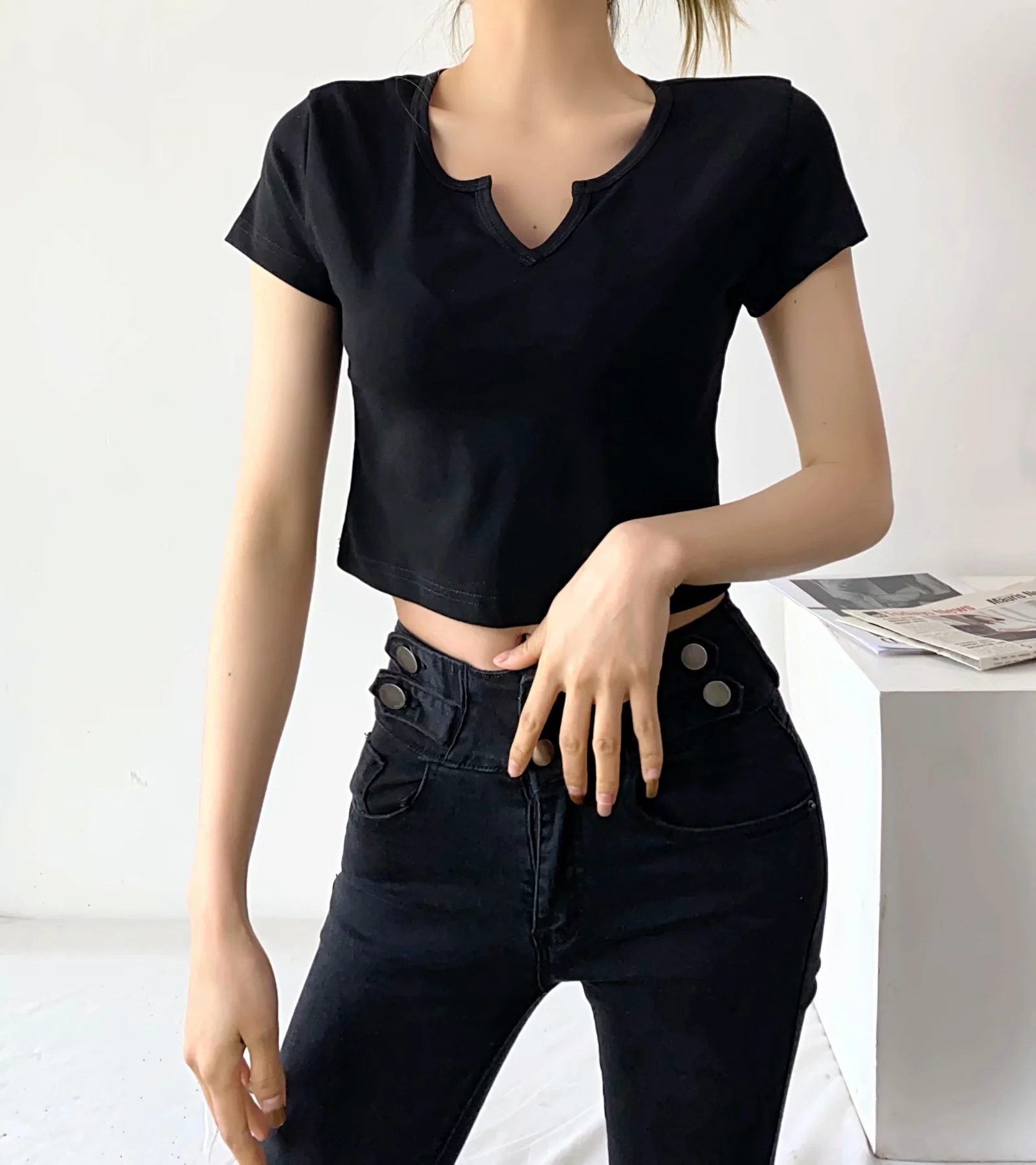 solid color small V-neck short-sleeved T-shirt  NSHS44680