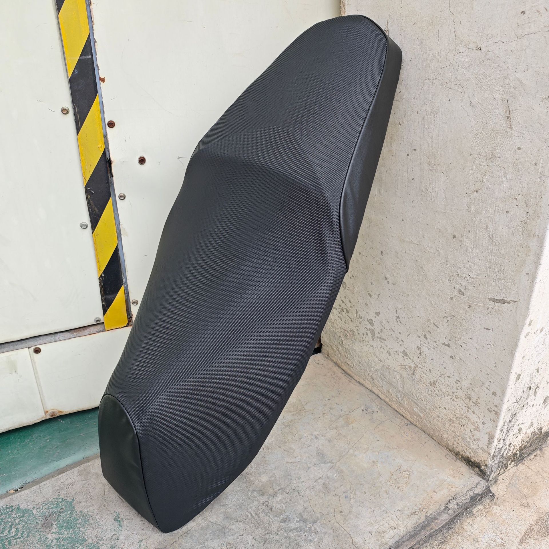 For Haojue UHR150 Motorcycle Cushion Cover Leather Rainproof Sunscreen Boat Car Seat Cover Non-Slip Thickened Heat Insulation Net