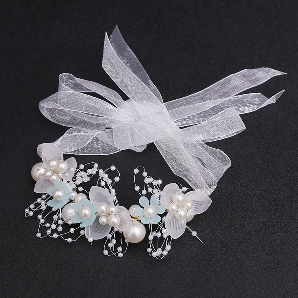 Blue beaded bracelet from pearl, flowered