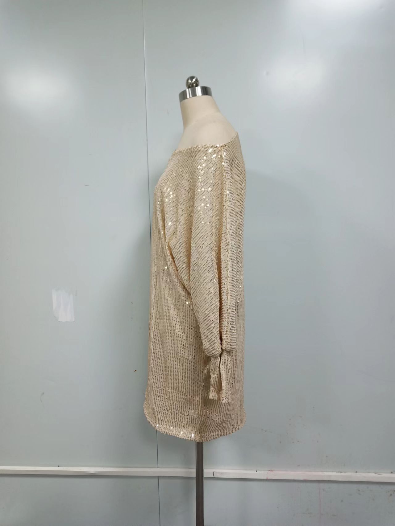 Women's V-neck Mid-length Dress With Beaded Diagonal Shoulder Detail_voghion.com