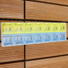 十四格塑料字母葯品收納便攜式翻蓋分裝小格子一周葯盒