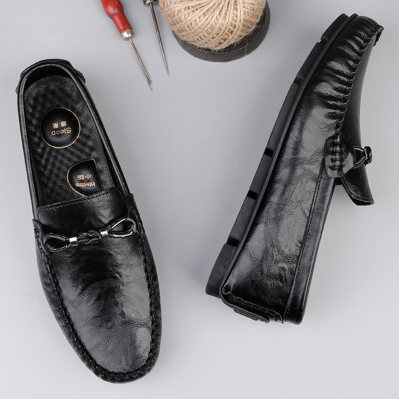 Zapatos de hombre de cuero real 2025 nuevos zapatos de negocios británicos transpirables con suela suave zapatos casuales perezosos con un pie zapatos para hombre