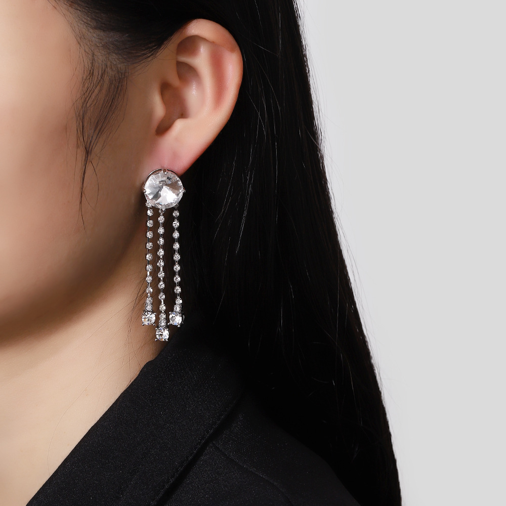 Nuevo Yu Shuxin mismo estilo pendientes hechos a mano negro arco asimétrico pendientes largos pendientes de diamantes de imitación para las mujeres