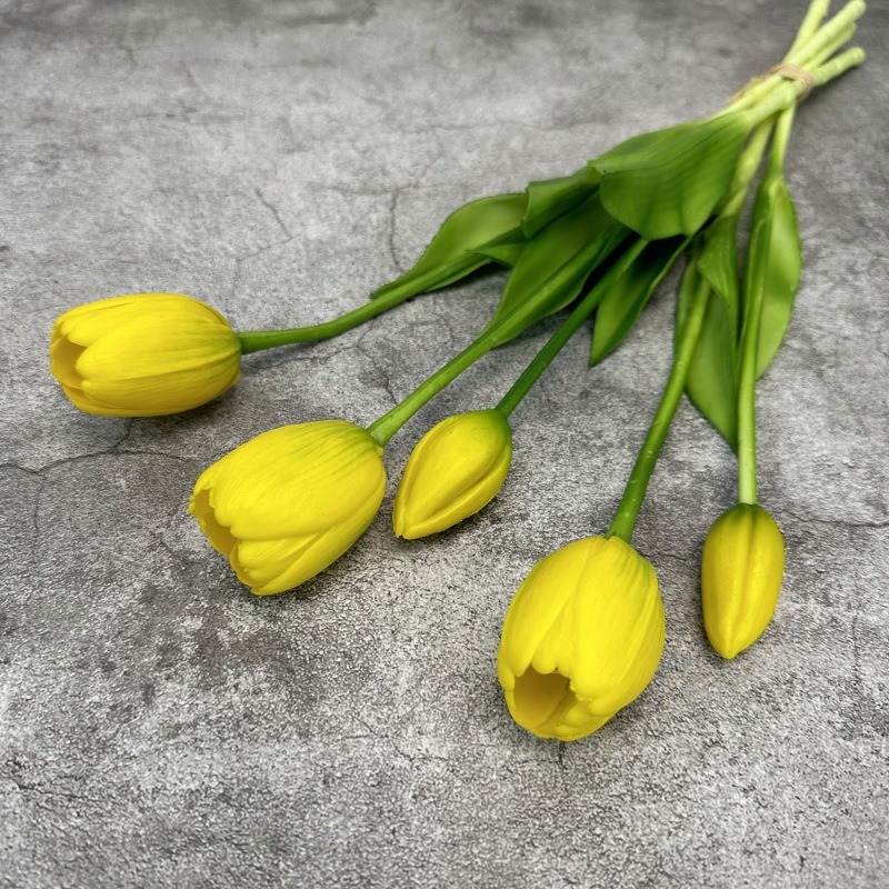 Flor de tulipán artificial sensación hidratante ramo de tulipán atado a mano vestido de Casa flor artificial tiro flor falsa al por mayor