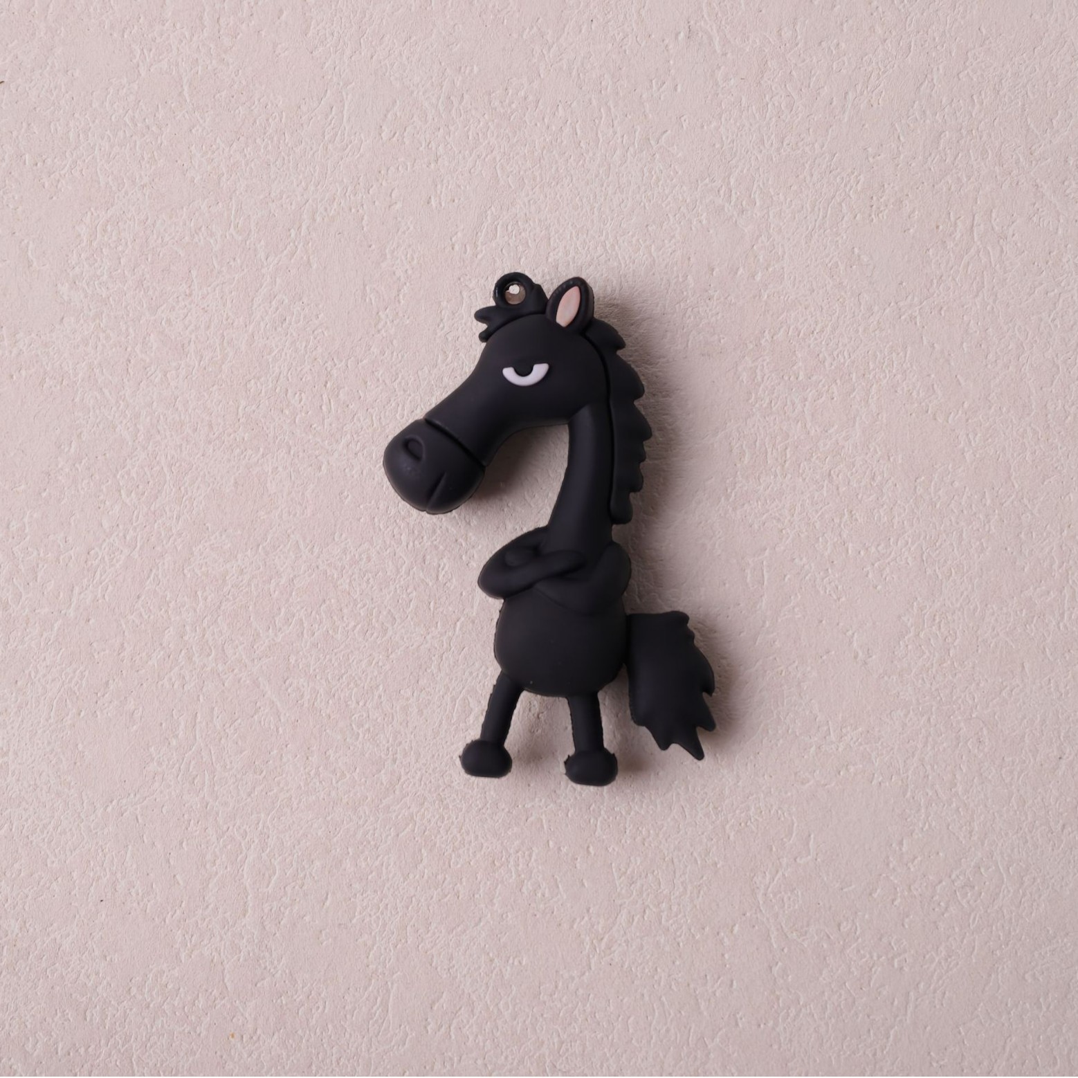Nuevo día de elección de caballo negro frío 2026 caballo mascota bolsos accesorios bolsos colgantes muñecas lindas al por mayor