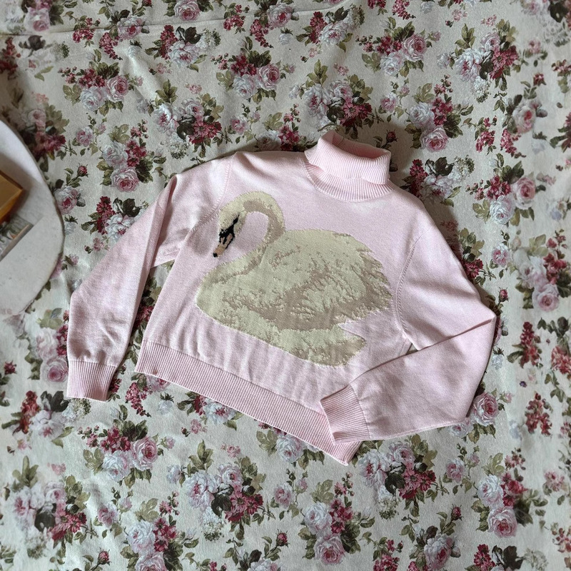 2025 Winter New Style Elegant Swan Pattern Versatile Workwear Warm Loose Turtleneck Sweater Top