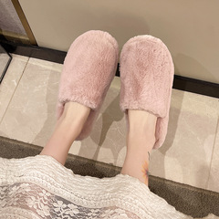 秋冬のアップグレード版の新型包頭毛スリッパの女性はネットの赤いぬいぐるみの家の厚い底のぬいぐるみのスリッパを着ています。
