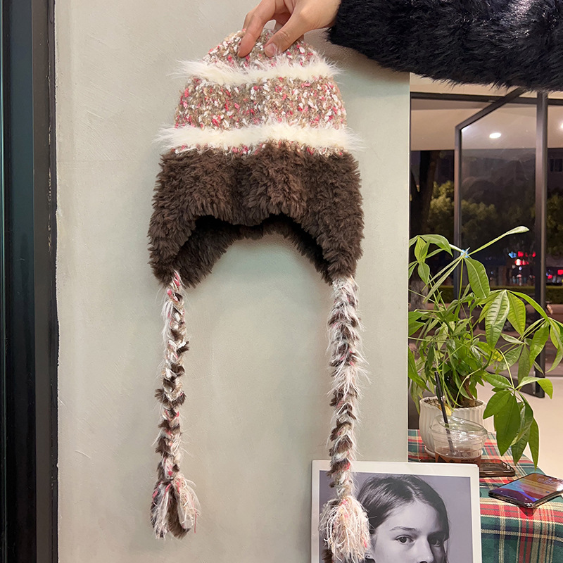 Sombrero de peluche de correa larga, sombrero de lana de invierno, sombrero de protección de orejas, sombrero Lei Feng, sombrero de punto caliente para mujeres