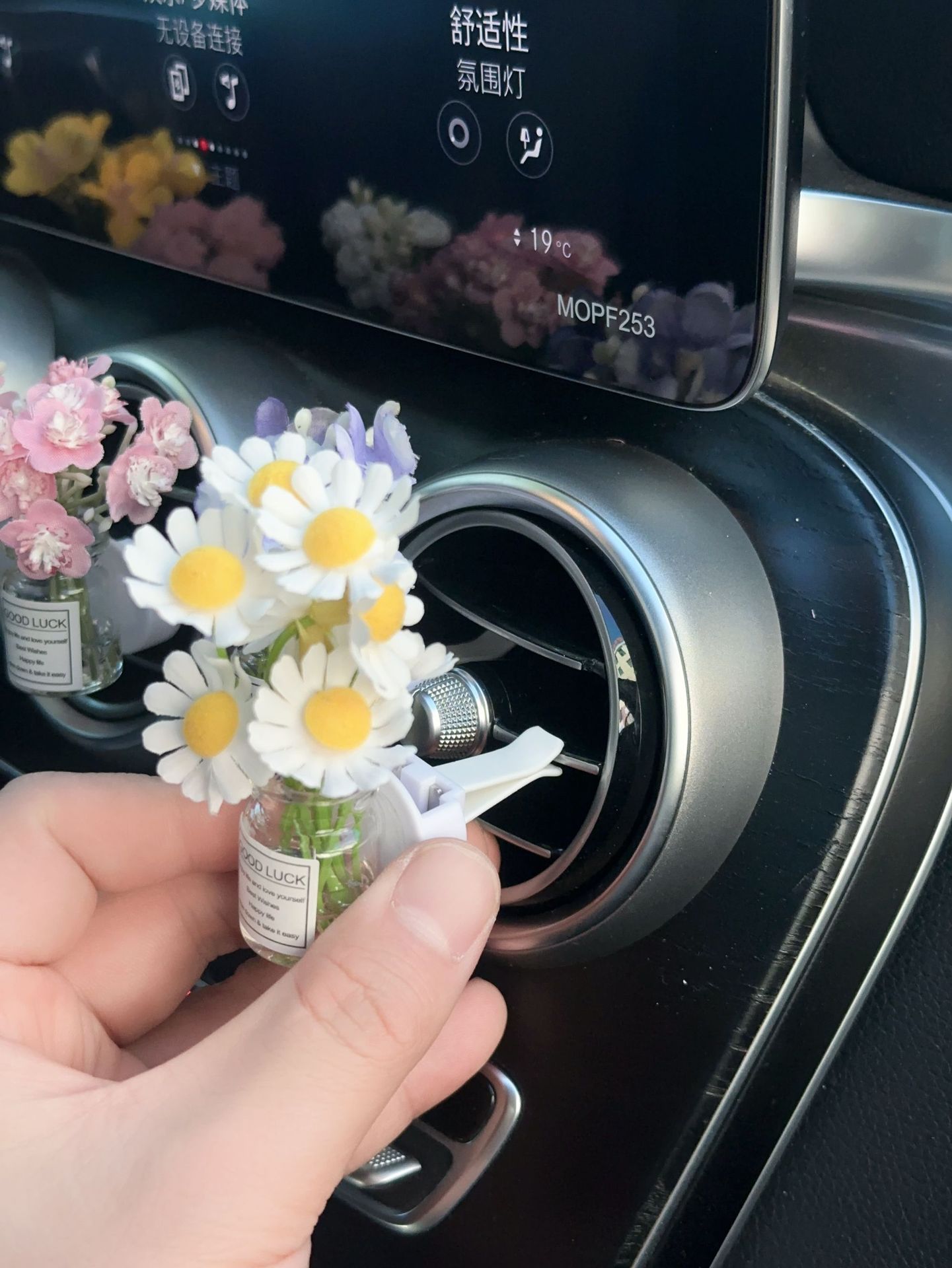 35g Weight Three-dimensional （3D） Pendant Shape Car Interior Decorations Auto Parts 1 Piece Quantity Artificial Flower, Glass Material Car, Flower, Perfume Bottle Pattern Car Flower Perfume Bottle Artificial Flower Glass 3