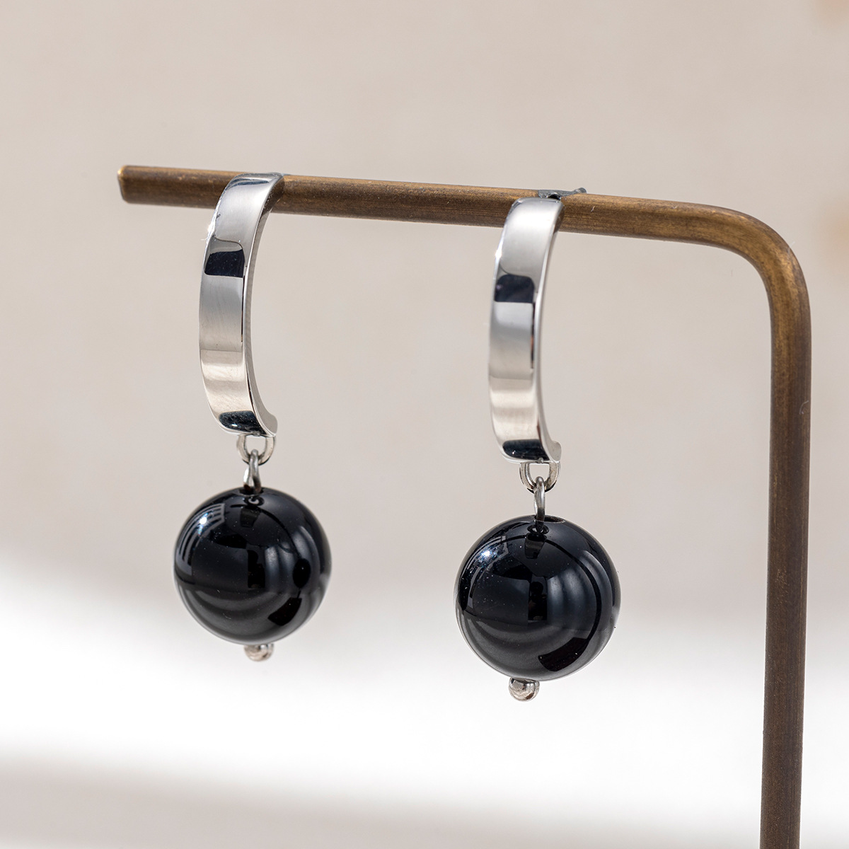 Taina europa y americana pendientes de acero inoxidable lujo ligero de alto nivel pendientes de ágata negro para mujeres no se desvanecen venta caliente transfronteriza