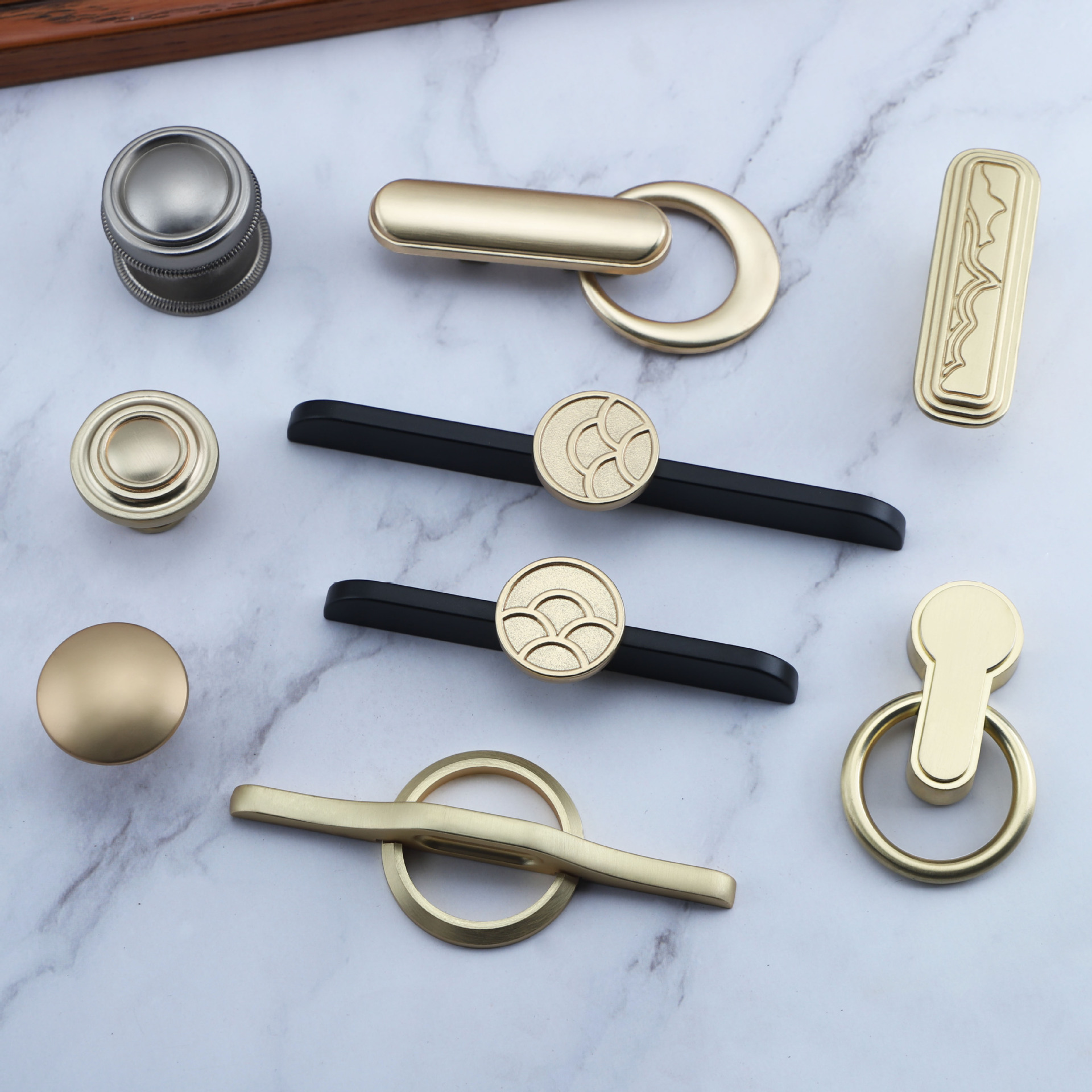 廠家直供啞黑雙孔櫥櫃衣櫃五金配件二合一鋅合金拉手雲騰創意設計