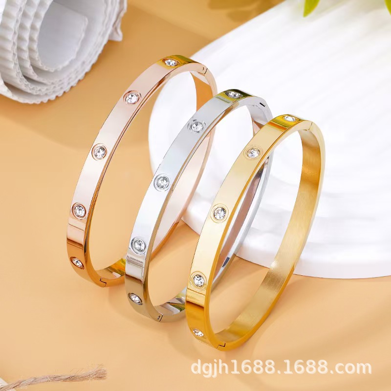 Fashionable elegant golden bracelet stainless steel