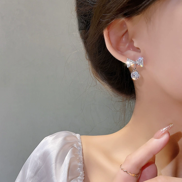 Серебряные серьги 925 пробы, жемчужные вставки, легкая роскошь европейский стиль, легкие