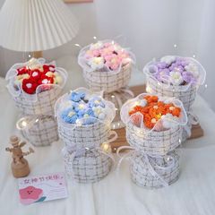 創意的なニットの毛糸はシュークリームの花束をシミュレーションします。