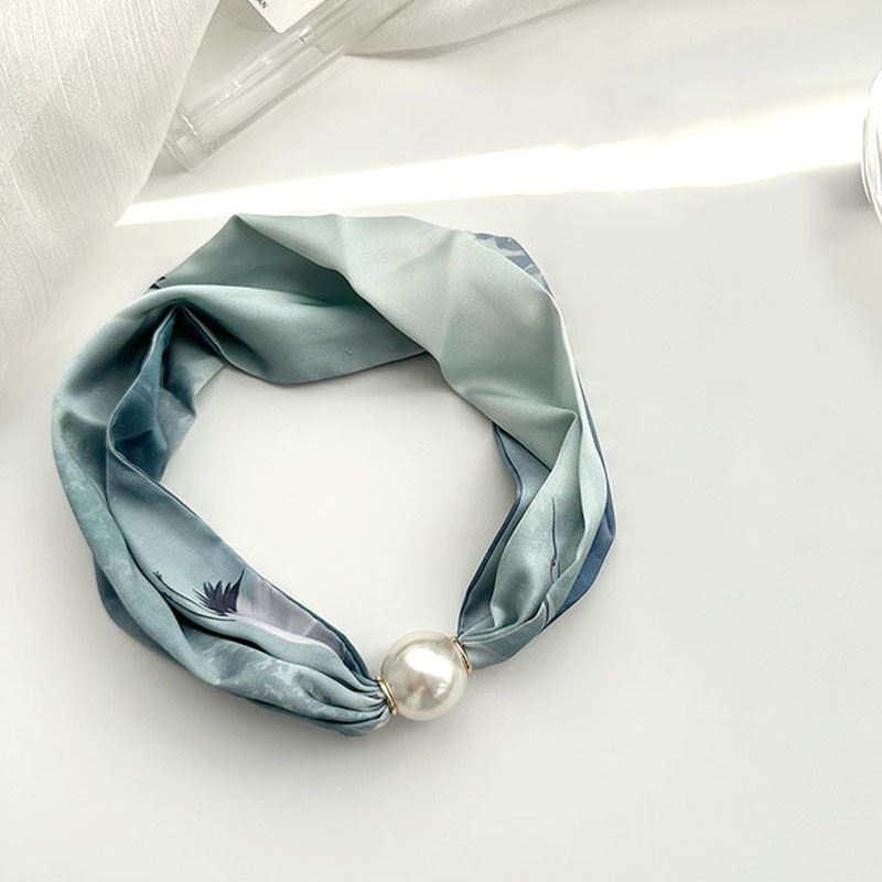 Pañuelo de seda para mujer primavera y verano 2024 nuevo collar de hebilla de succión magnética de perlas de alto nivel de nicho