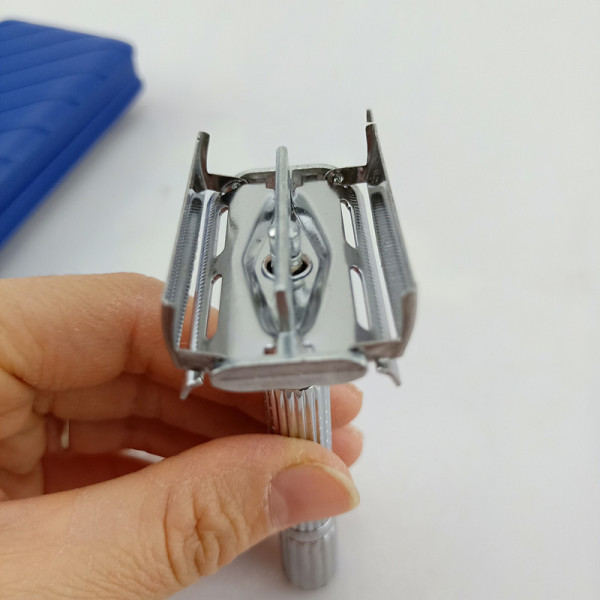 Men's old-fashioned razor
