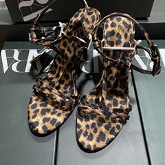 ほけ2024秋新作レディース靴ヒョウ柄プリントファッション超ハイヒールファッションサンダル一字ヒール付き
