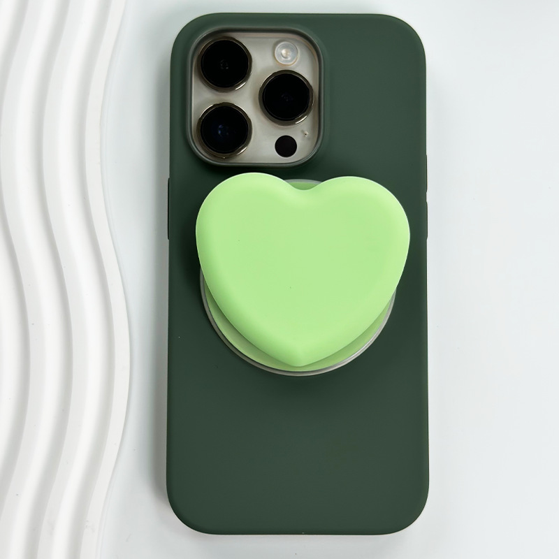 Heart-shaped green bracket