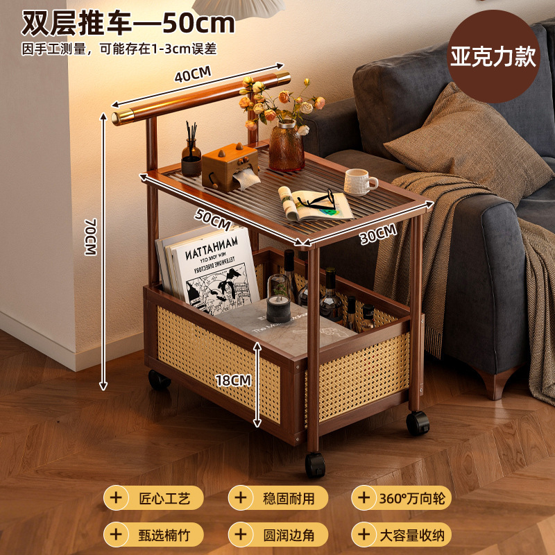 移動可能なレトロなカートソファーのそばのリビングルームの家庭用お茶のそばの棚の寝室のベッドの上の藤編みの棚|undefined