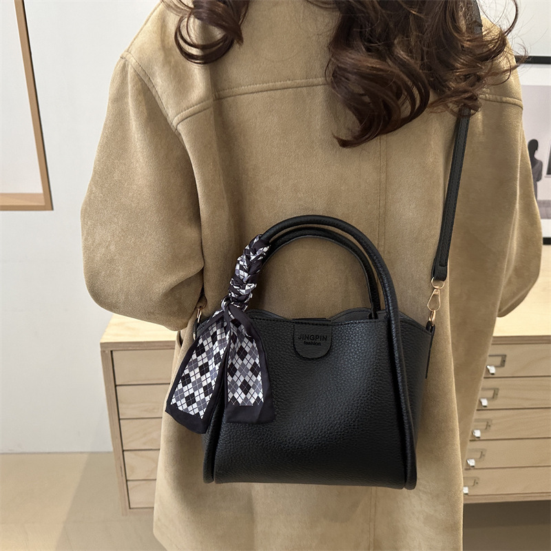 2024 invierno nuevo este año popular cubo de agua portátil de viaje versátil cesta de verduras de gran capacidad bolso de hombro de mujer